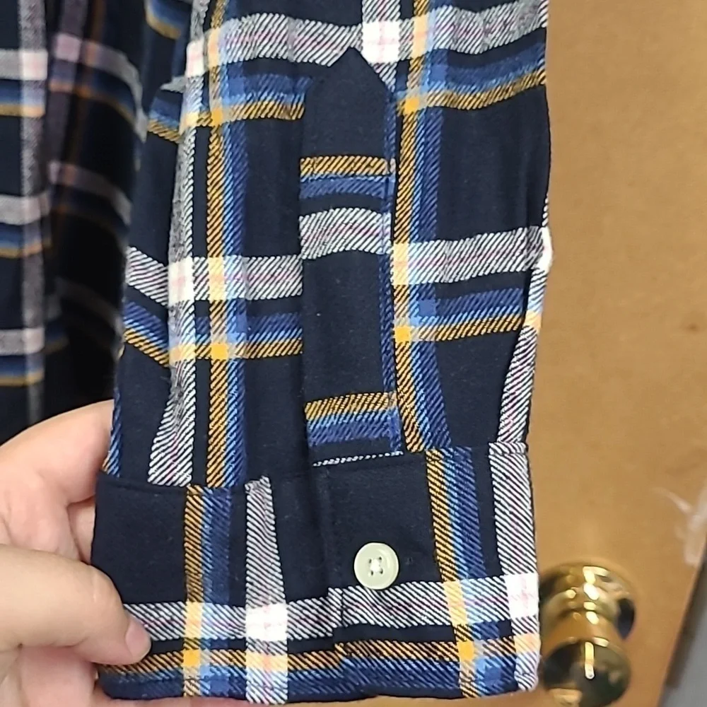 Old Navy Size XXL Navy Blue Plaid Button Down Boyfriend Shirt - Picture 4 of 10